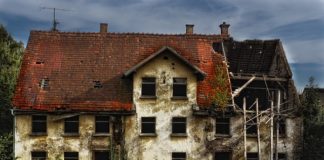 Z czym kojarzy się nam budownictwo? Z czym kojarzy się nam budownictwo?