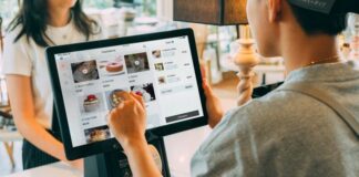 Cyfrowe menu QR dla restauracji: więcej niż zamiennik papierowej karty dań
