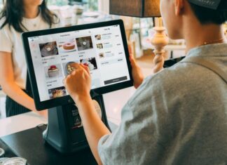 Cyfrowe menu QR dla restauracji: więcej niż zamiennik papierowej karty dań